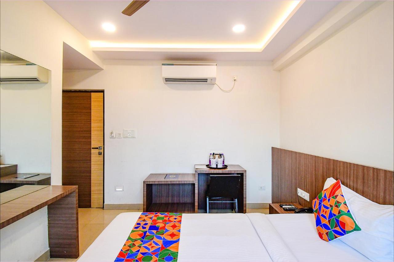 Fabhotel Kzar Select - 2Km From Park Street コルカタ エクステリア 写真